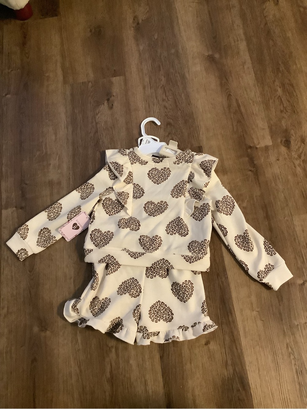 Kids Cream Leopard Heart Ruffle Short Set - Picture 2 of 2
